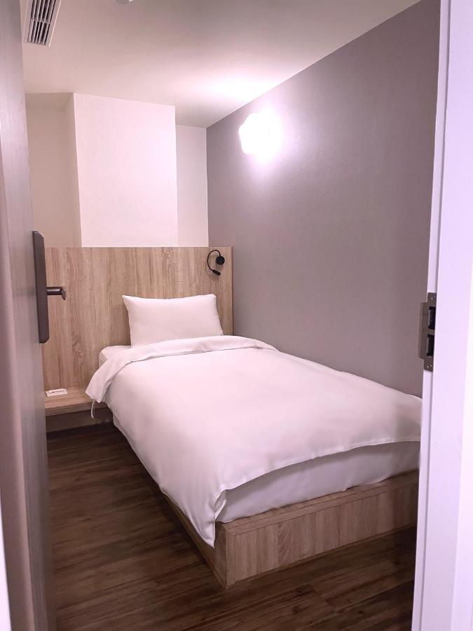 Single Inn-Kaohsiung Station Eksteriør billede