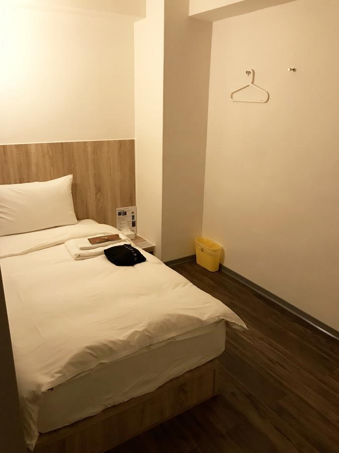 Single Inn-Kaohsiung Station Eksteriør billede