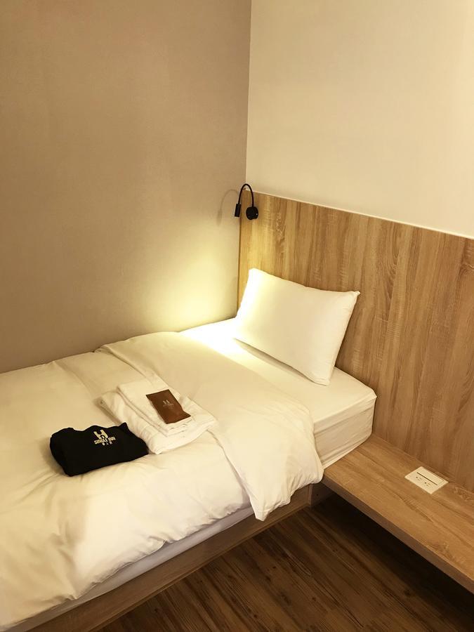 Single Inn-Kaohsiung Station Eksteriør billede