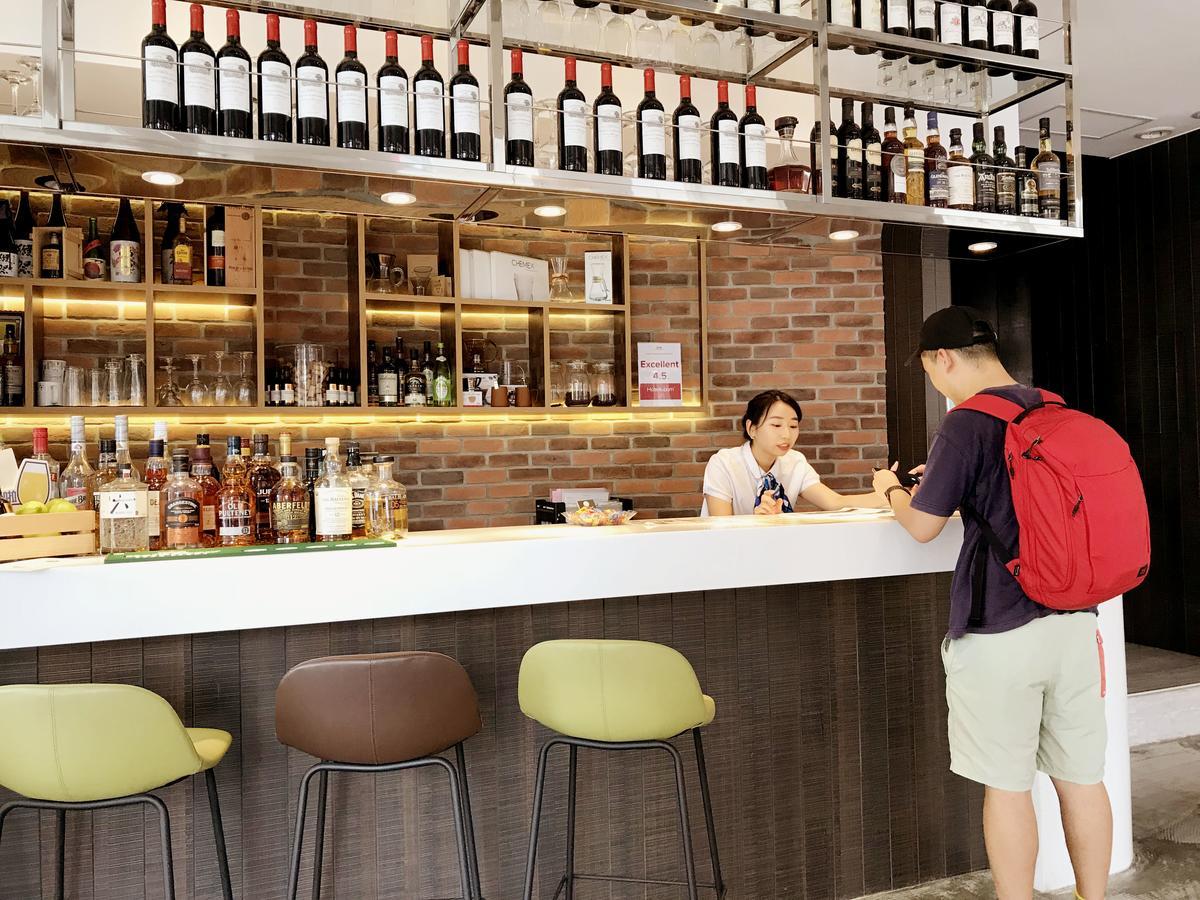 Single Inn-Kaohsiung Station Eksteriør billede