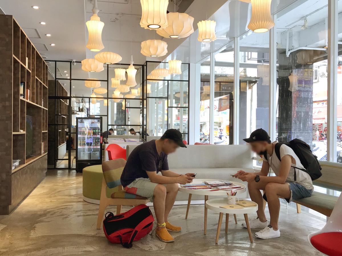 Single Inn-Kaohsiung Station Eksteriør billede