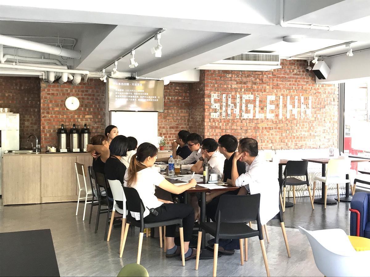 Single Inn-Kaohsiung Station Eksteriør billede